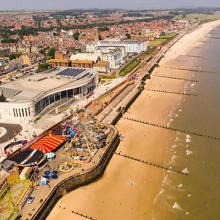 Bay - Hot Tub Hire At Additional Cost Available - Near And Village *