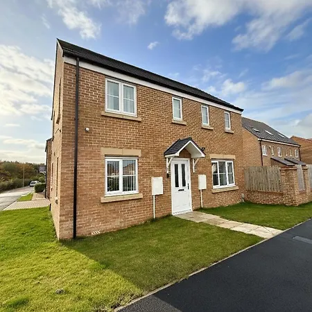 Bay - Hot Tub Hire At Additional Cost Available - Near And Village *